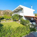 Greek Style Ground Floor Apartment & Pool