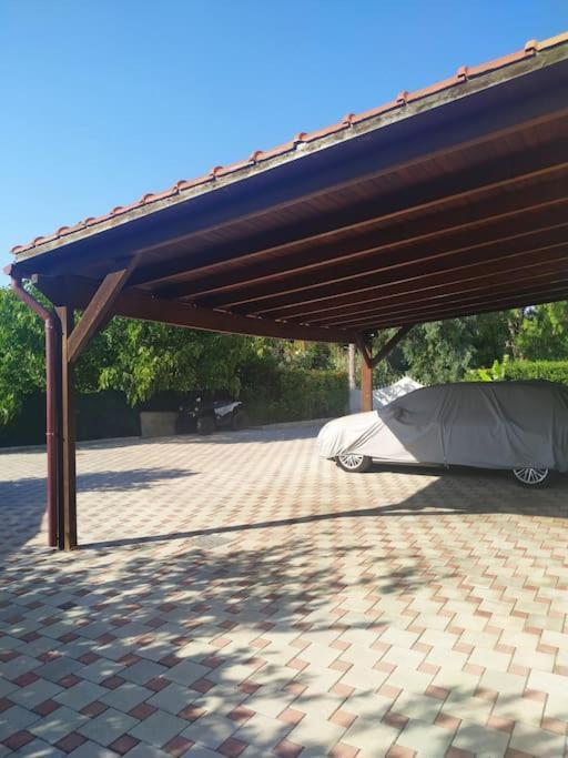 Greek Style Ground Floor & Pool Ialysós